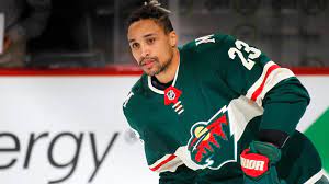 L'ancien joueur de la LNH JT Brown promet d'utiliser son cerveau pour la recherche